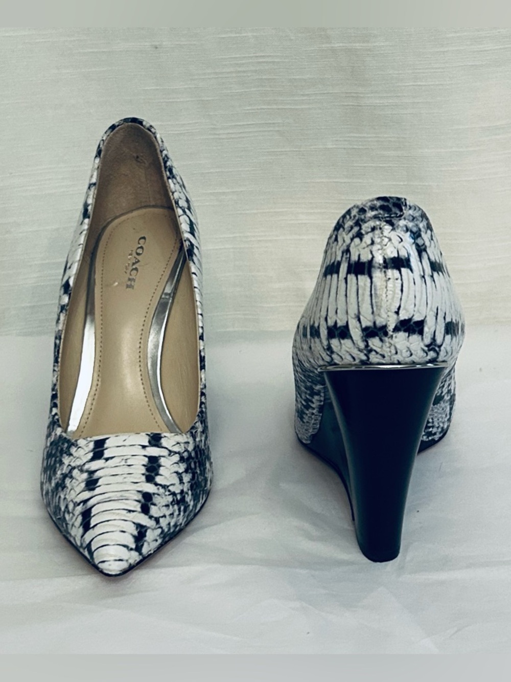 COACH Women's Black & White Snake-Print Pointed Toe Pumps monochromatic - Picture 4 of 8